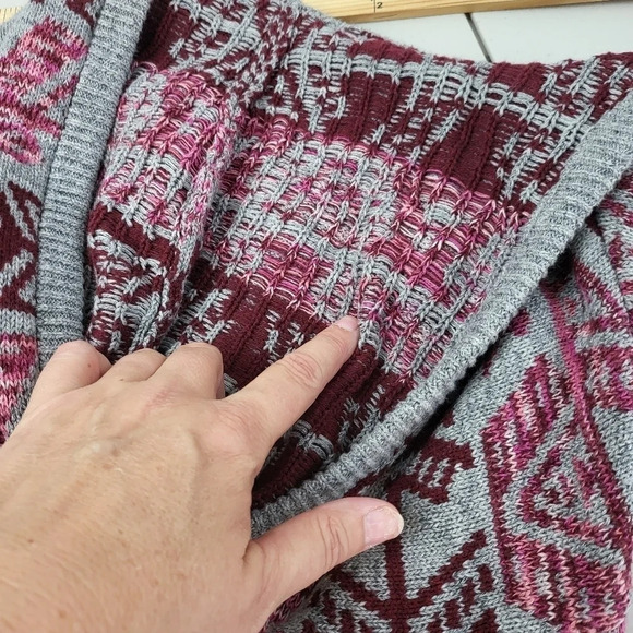 American Eagle Aztec Hooded Pullover Sweater Size Small FLAWED - Picture 13 of 16